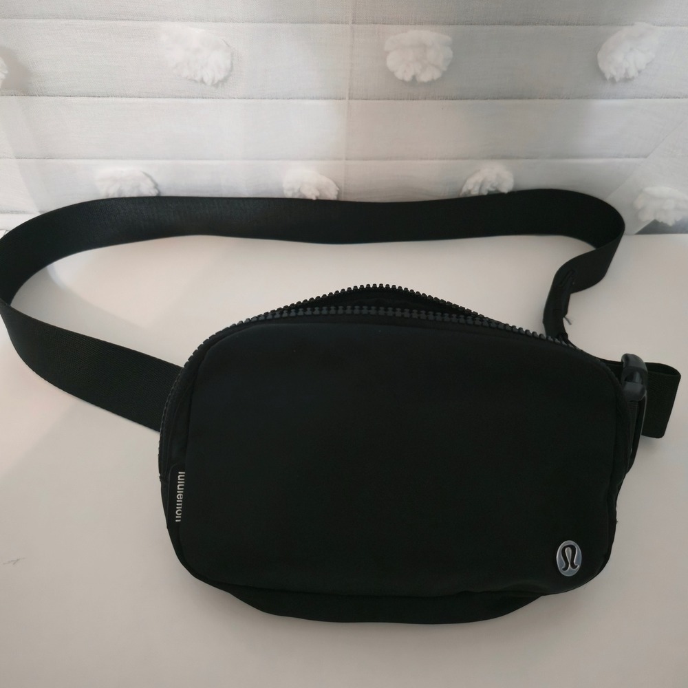 Lululemon Everywhere Belt Bag 1L Black Adjustable Crossbody Waist Pack